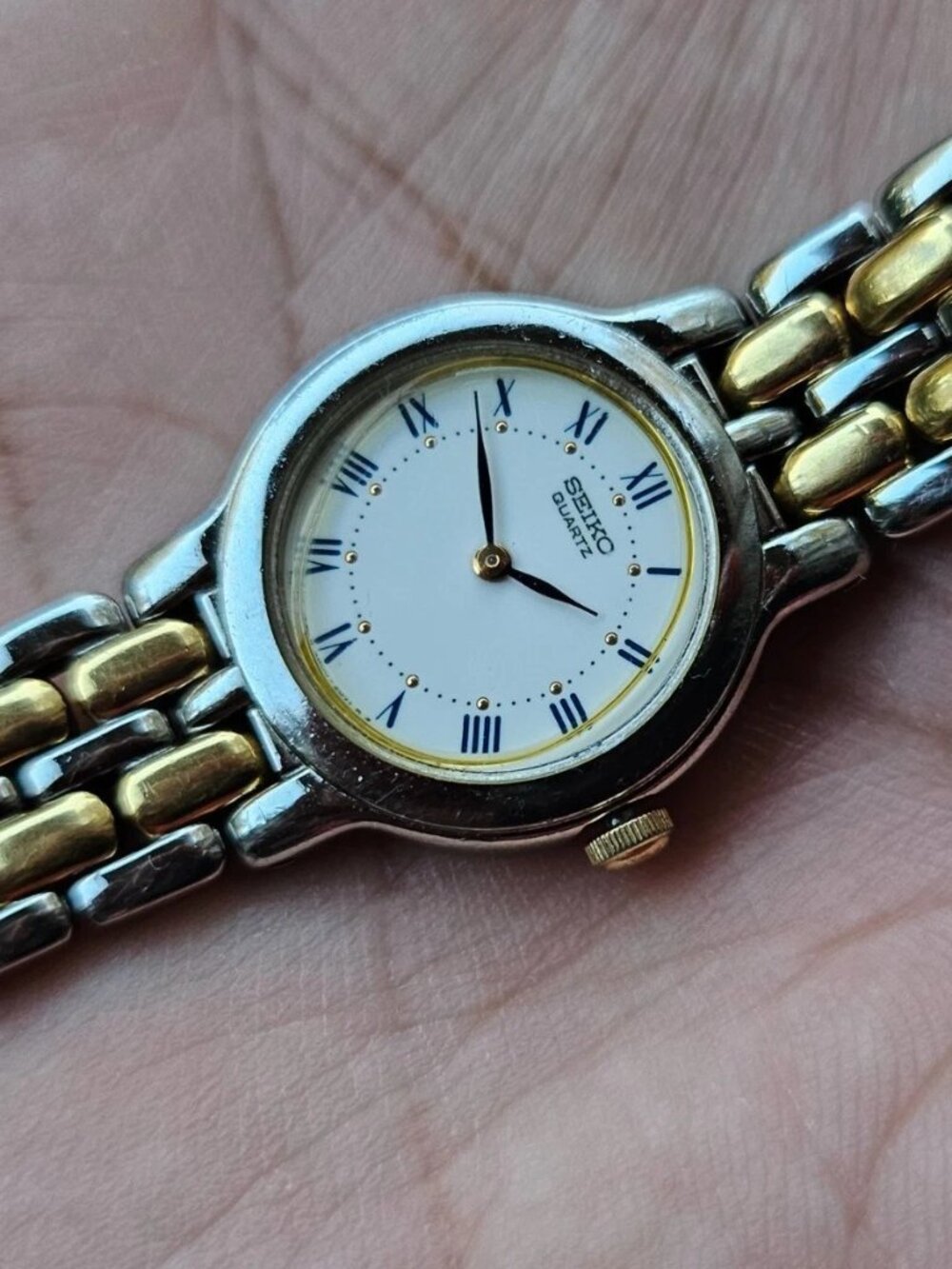 Vintage Seiko Ladies Wristwatch Dual Tone Silver/Gold Quartz Analog Wrist Watch